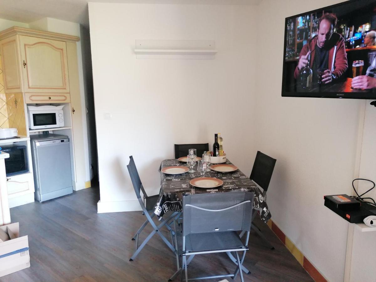 Apartment Au Lagon Bleu A Frejus, Garage, Tennis & Piscine 1200 M2 *